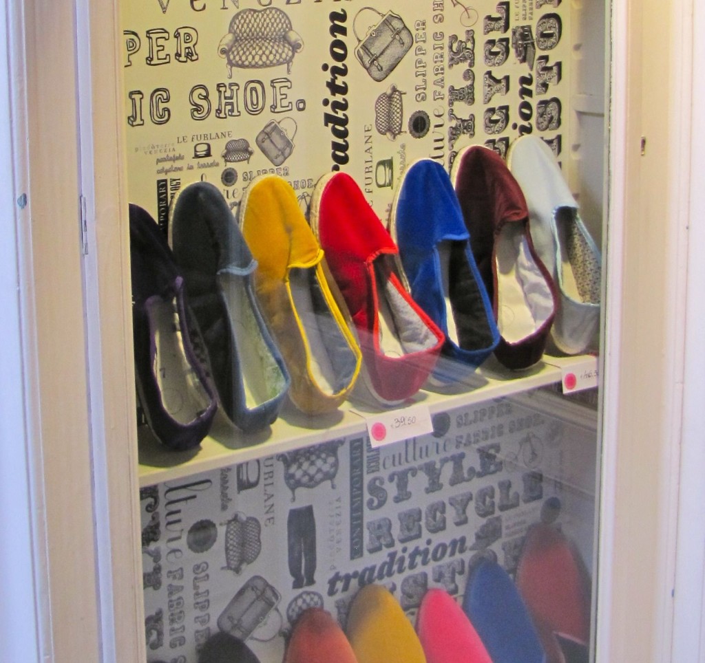 Venice with teens: coloured slippers in display. Copyright©2015 reserved to photographer. Contact mapandfamily.com