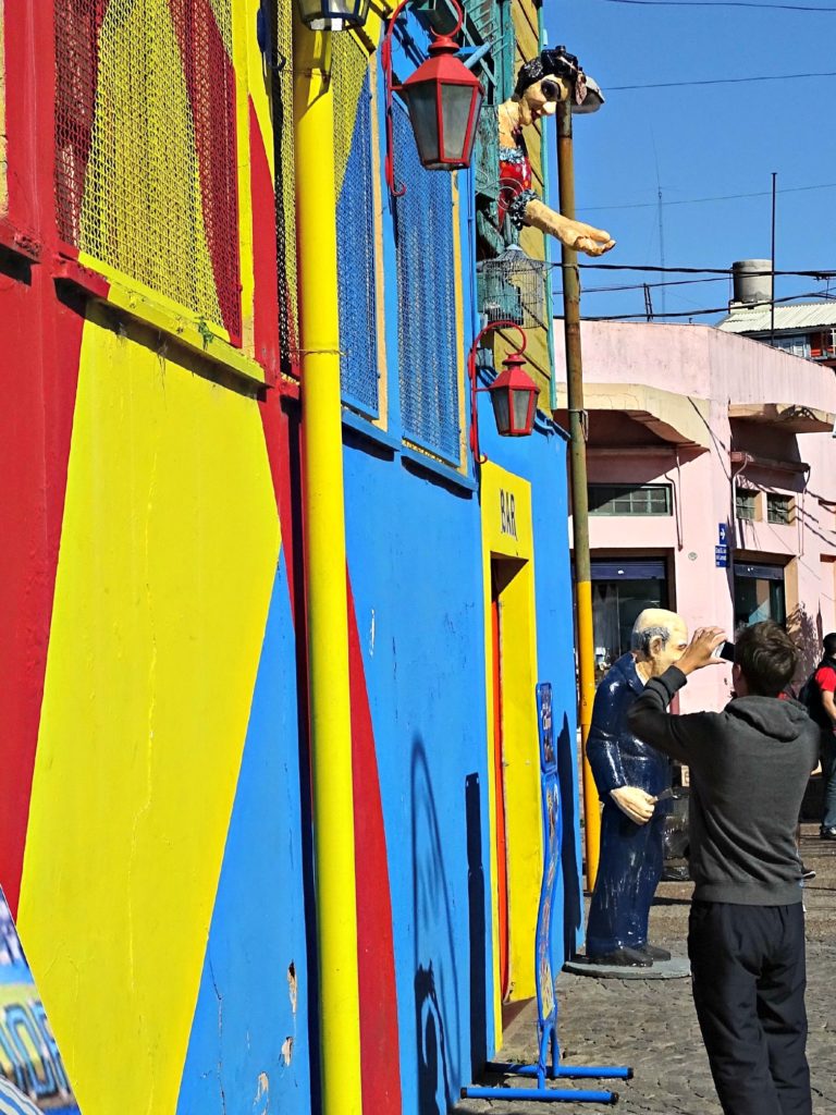 Buenos Aires family holiday. Figure in La Boca Copyright©2016 reserved to photographer. Contact mapandfamily.com 