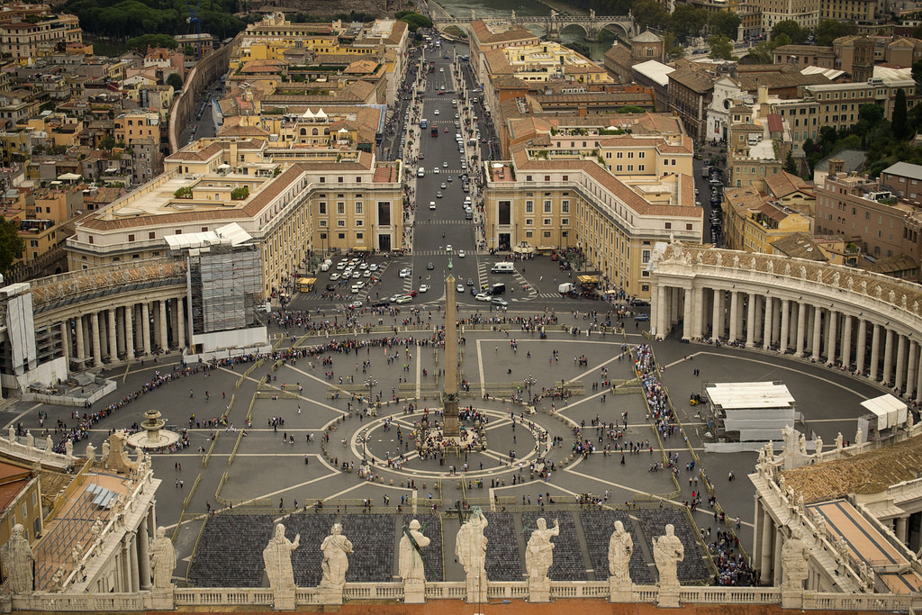 Rome with teenagers: visit the Vatican, view of St Peters Square 