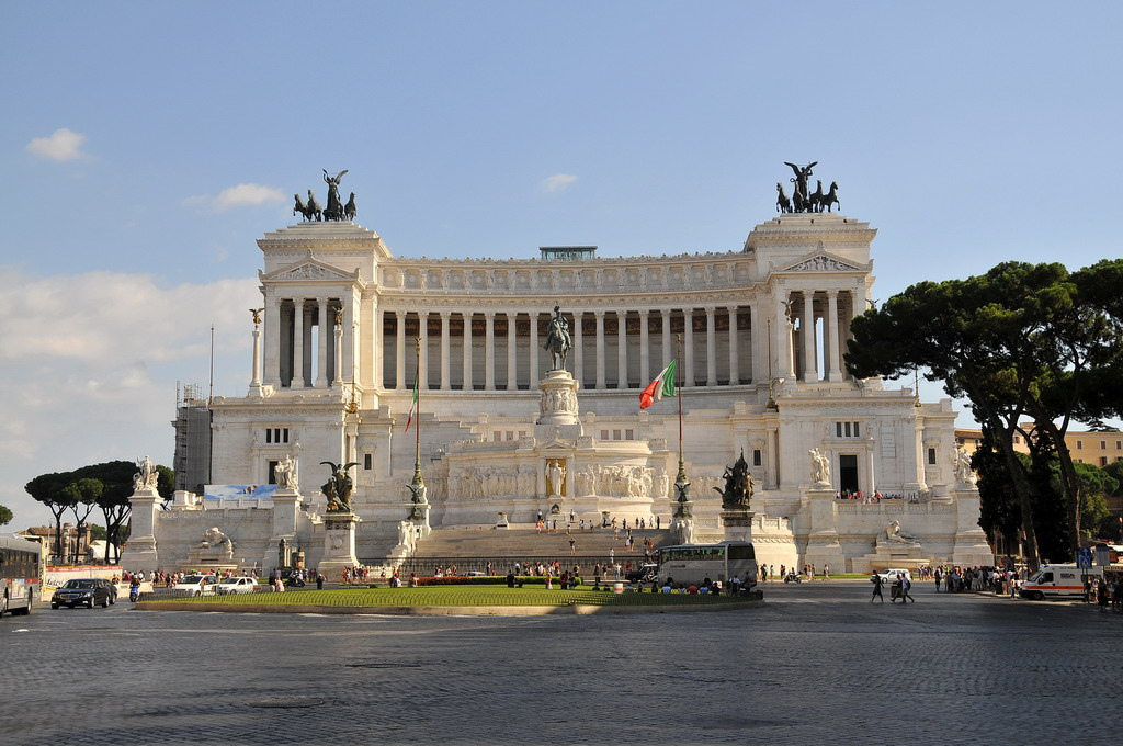 Rome with teenagers: Victor Emanuel II Monument Rome photo