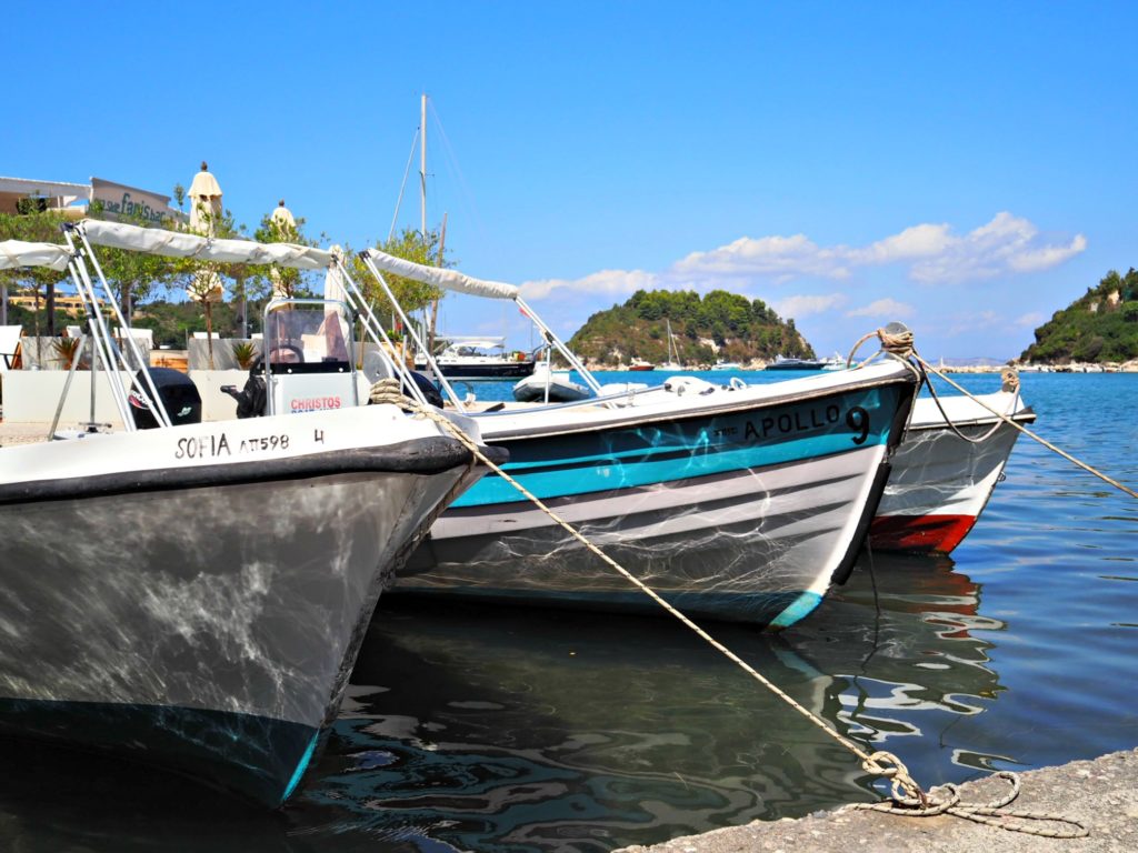 Paxos holidays, boats in Lakka harbour Copyright©2017 mapandfamily.com 