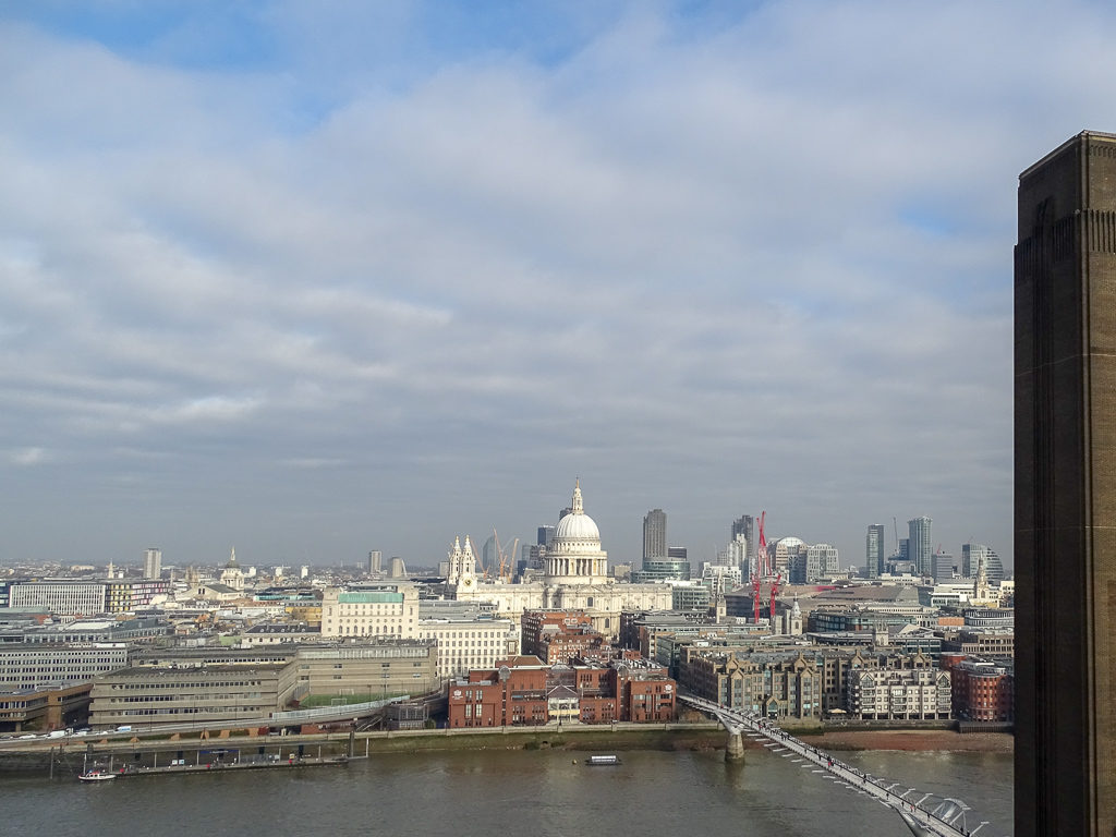 Best views of London: view of St Paul's cathedral from Tate Modern. Copyright ©2018 mapandfamily.com 