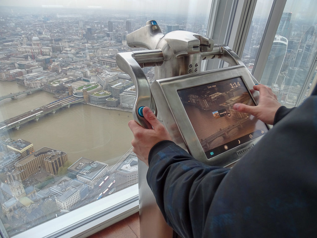 London from above: an interactive telescope on The Shard viewing platform.Copyright ©2018 mapandfamily.com 