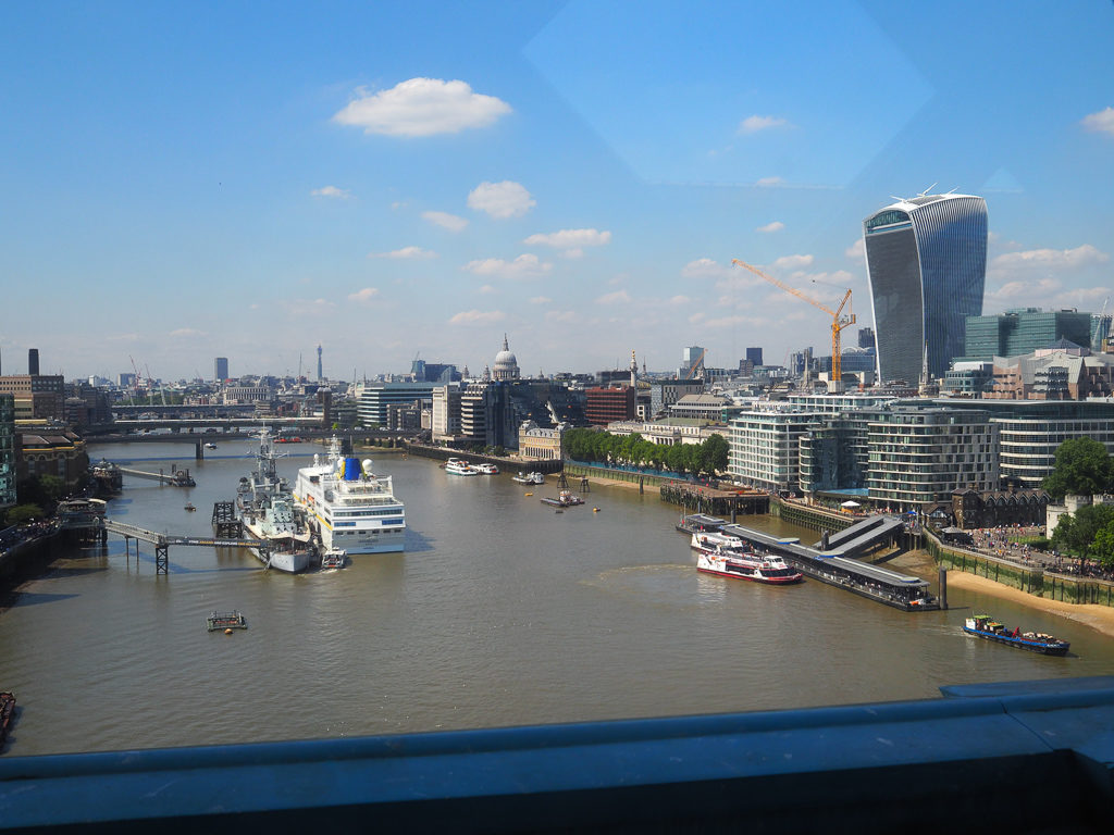 View of the Thames from Tower Bridge. Copyright ©2018 mapandfamily.com 