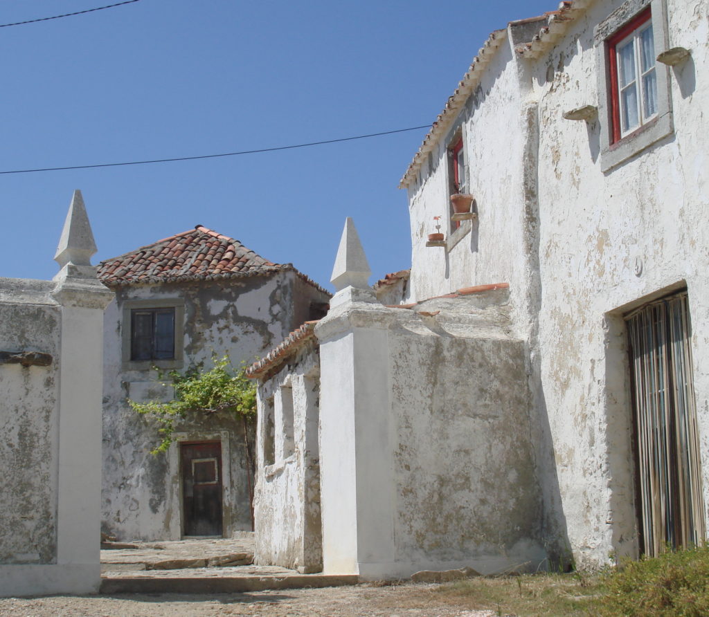 Family holidays in Lisbon. Whitewashed village houses. Copyright©2015 reserved to photographer. Contact mapandfamily.com