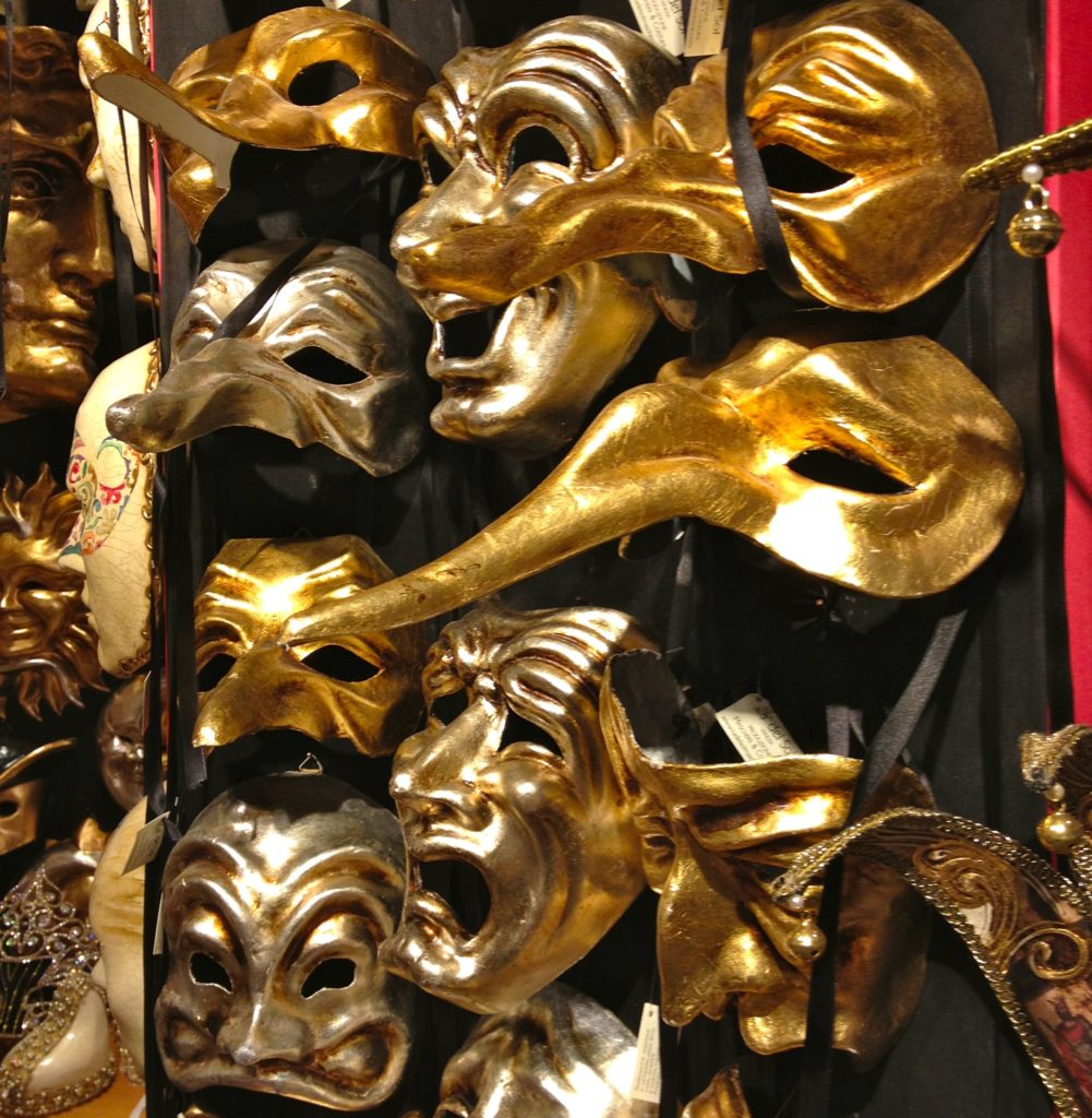 Venice with kids: gold masks Venice with teens: gold carnival masks on a shop display. Copyright©2015 reserved to photographer. Contact mapandfamily.com