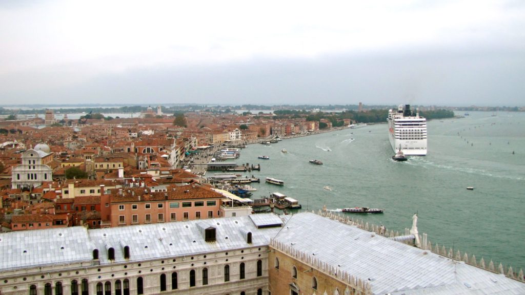 Venice with teens: Cruise ship passing Doge's Palace. Copyright©2015 reserved to photographer. Contact mapandfamily.com