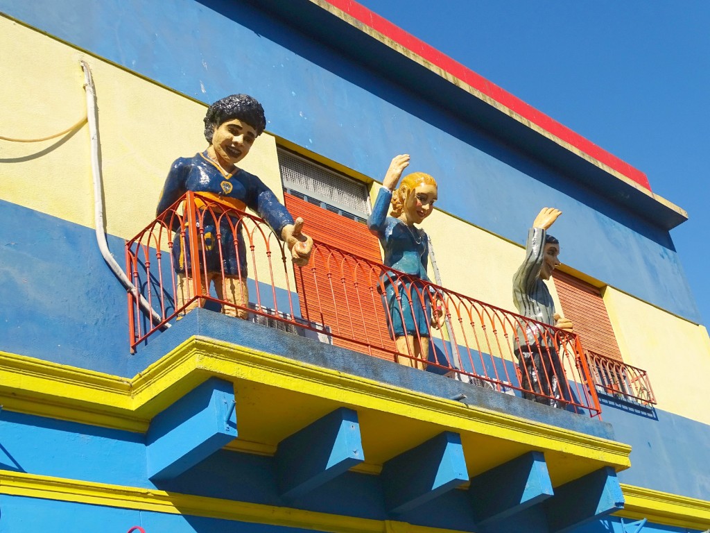 Buenos Aires family holiday. La Boca figures. Copyright©2015 reserved to photographer. Contact mapandfamily.com 
