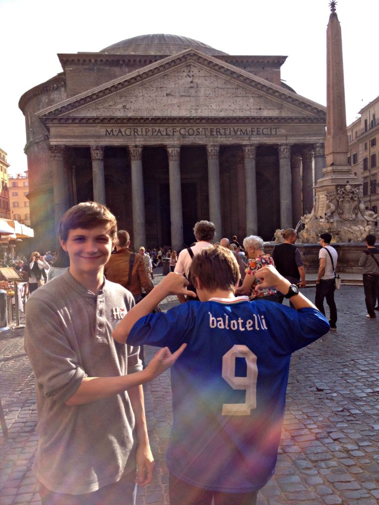 Rome with teens: at Pantheon. Copyright©2016 reserved to photographer via mapandfamily.com