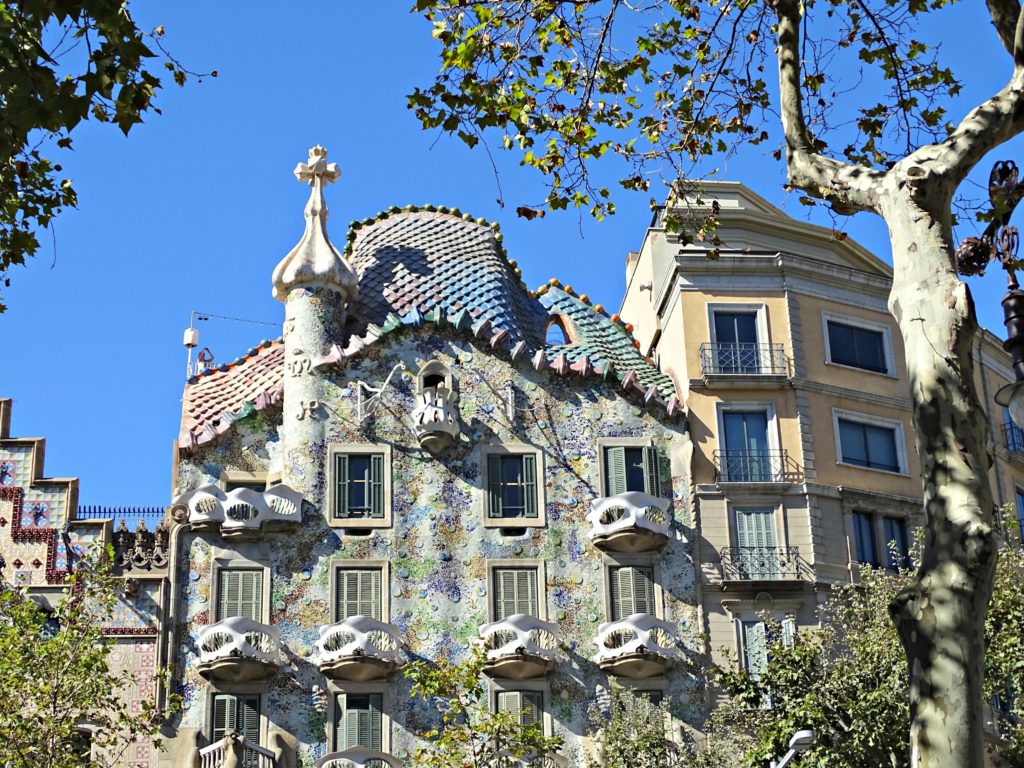 Things to do in barcelona with teenagers casa battlo Copyright©2016 reserved to photographer via mapandfamily.com