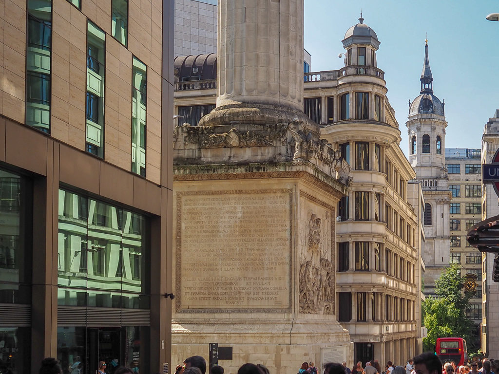 Panoramic views of London. The base of The Monument column. Copyright ©2018 mapandfamily.com 