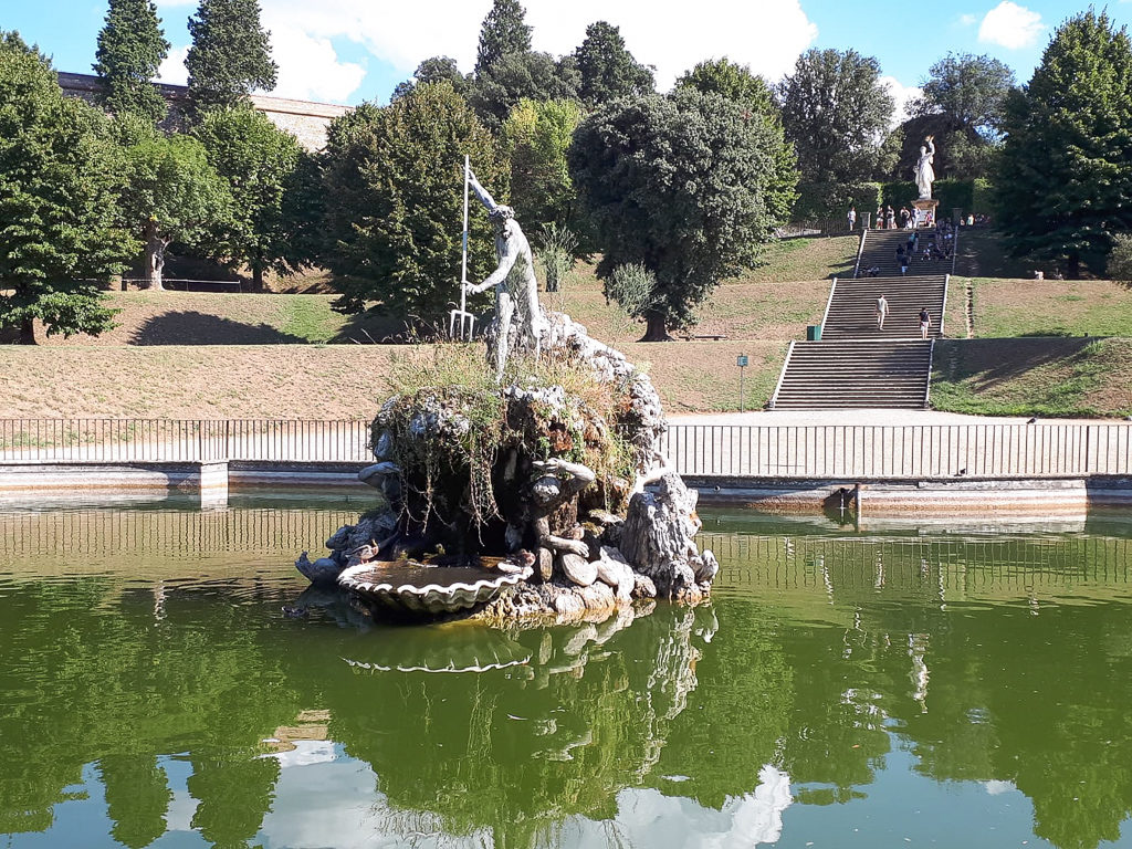Statue of Neptune with trident on fountain in Boboli Gardens. Copyright©2018 mapandfamily.com 