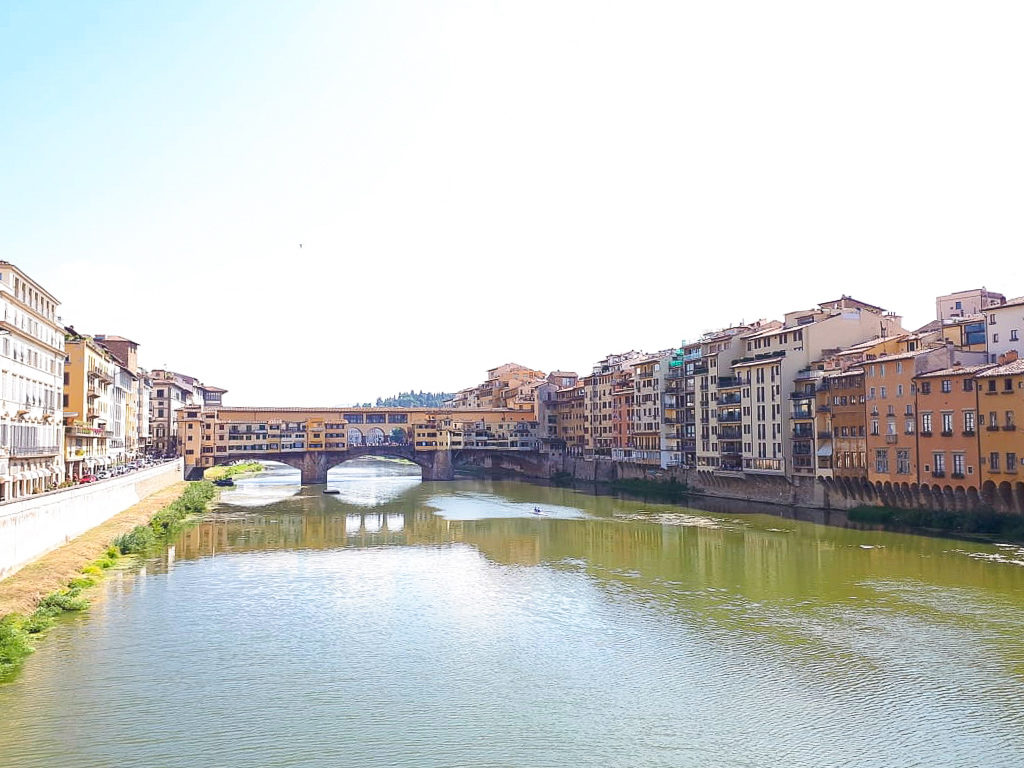 3 Days in Florence on a budget. River view of Ponte Vecchio in Florence. Copyright©2018 mapandfamily.com 