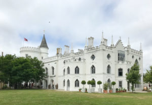 View of Strawberry Hill House: a whitewashed mansion with turrets, a tower and Gothic windows. Copyright ©2018 mapandfamily.com 