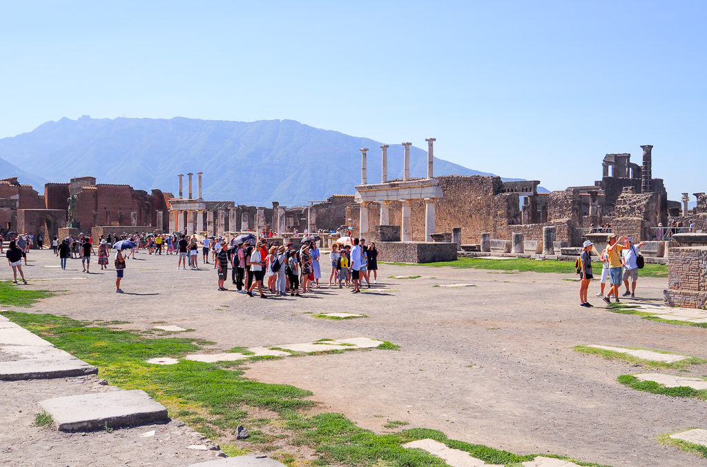 Visiting Pompeii: a tour group standing in the centre of Pompeii's forum. Copyright©2019 mapandfamily.com