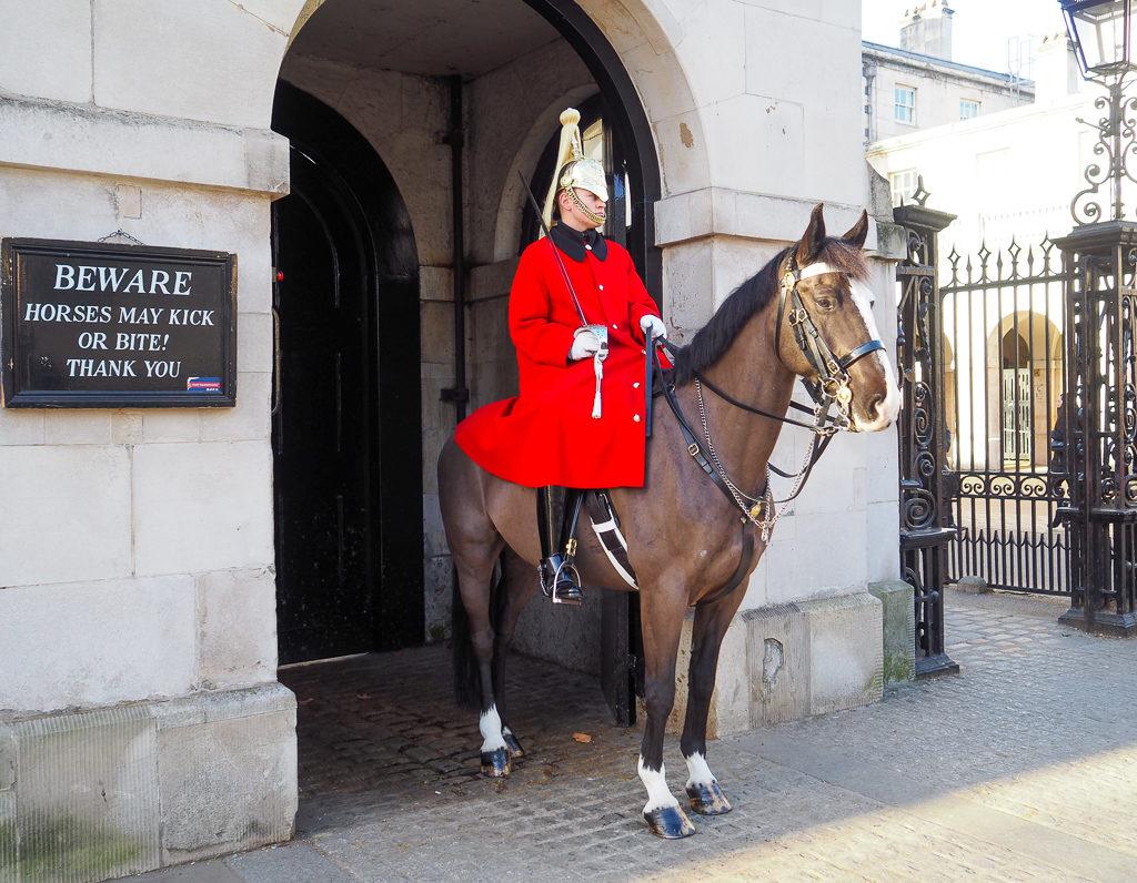 Guardsman in red tunic on horse on Whitehall, London. Copyright ©2019 mapandfamily.com 