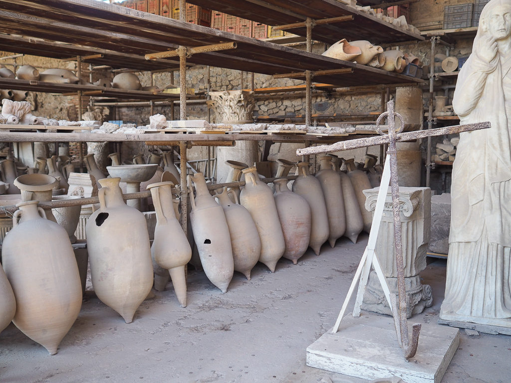Pots and anchor in storeroom in Pompeii. Copyright©2019 mapandfamily.com
