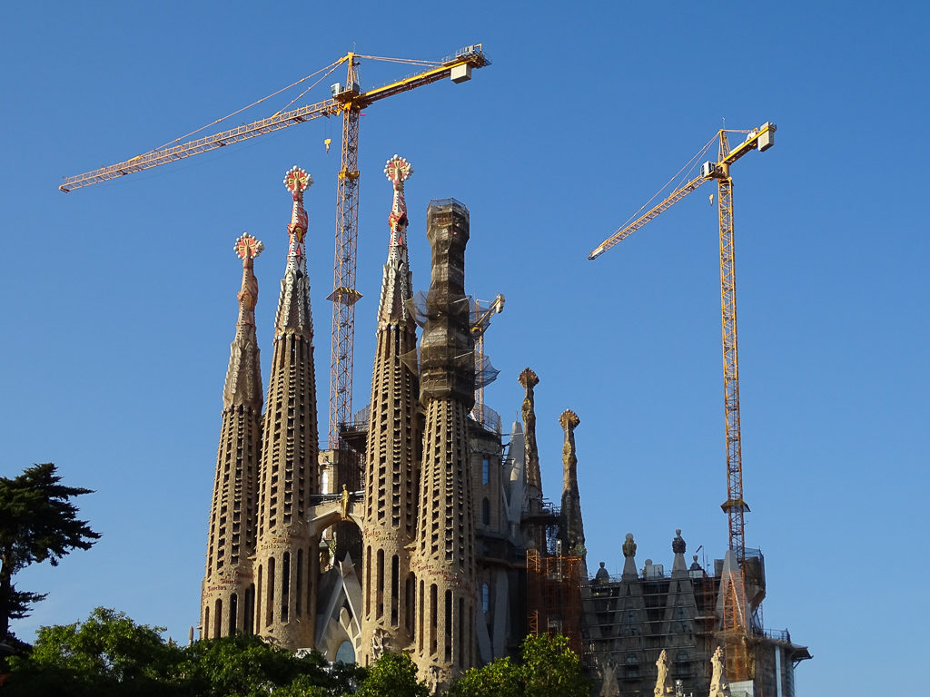 Sagrada Familia, with its soaring towers and cranes. Copyright© 2019 mapandfamily.com 