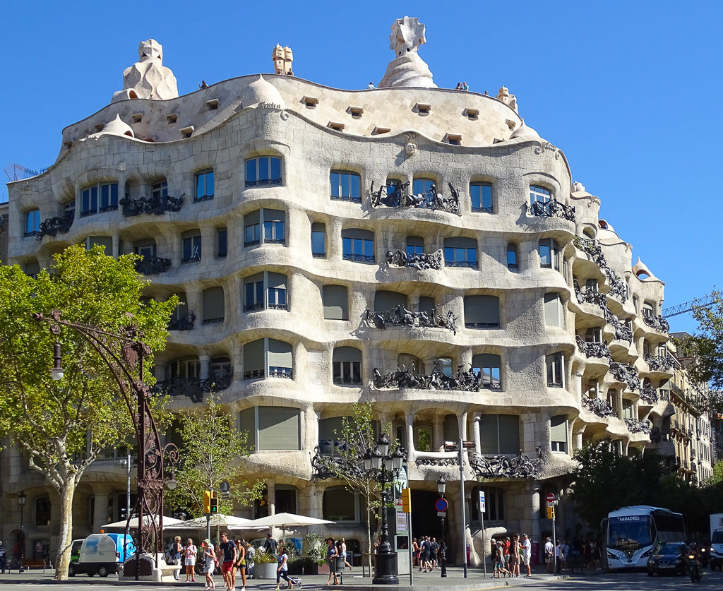 Casa Mila, a famous Gaudi building in Barcelona. Copyright©2019 mapandfamily.com 