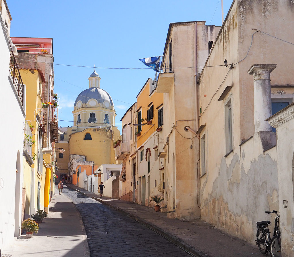 Corricella Procida, quiet street with lemon painted houses Copyright©2019 mapandfamily.com 