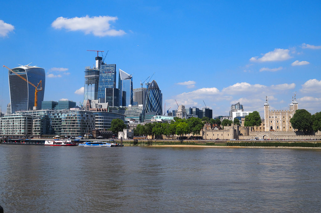 2 day itinerary London. Tower of London and city skyscrapers. Copyright ©2019 mapandfamily.com 