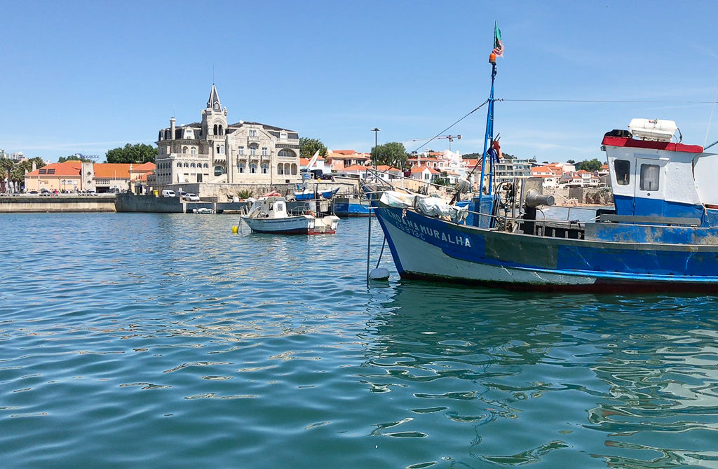 Fishing boats in harbour at Cascais. Copyright ©2019 mapandfamily.com 