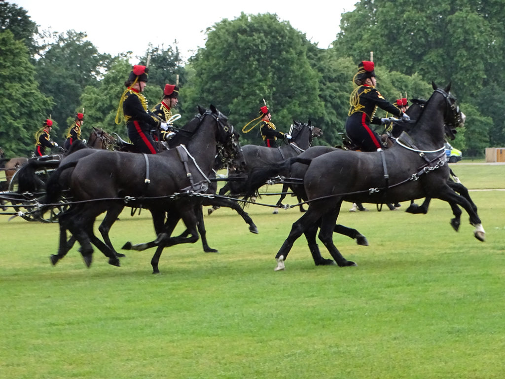 King's Troop Royal Horse Artillery gallop in Hyde Park. Copyright ©2019 mapandfamily.com