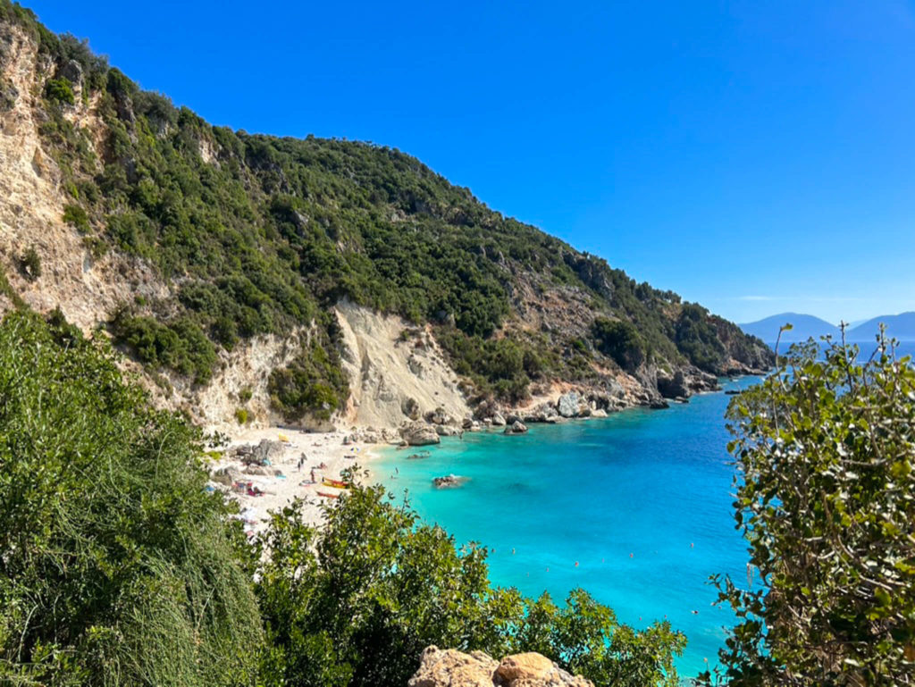Vasiliki, Lefkada. Agiofili cove, small beach, turquoise water and verdant cliffs. Copyright@ 2022 mapandfamily.com 