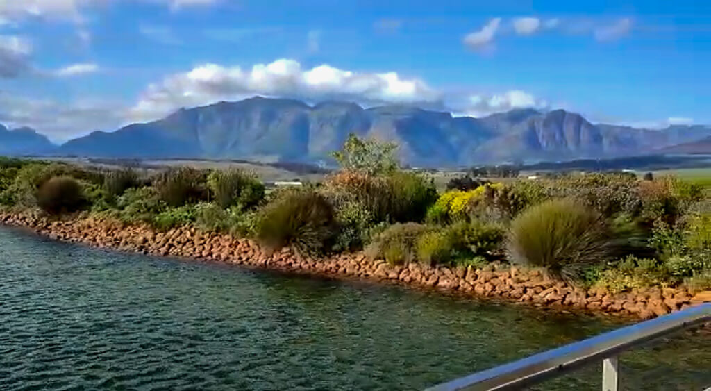 Blue sky, mountains and water at Cavalli wine estate. Copyright@2023 reserved to photographer via mapandfamily.com