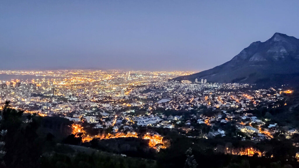 Mountain view of Cape Town and bay illuminated at dusk. Copyright@2023 reserved to photographer via mapandfamily.com
