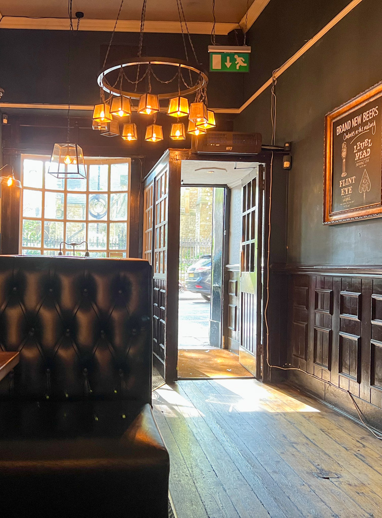 Cosy interior of Prince of Wales pub, looking out towards the door. Copyright@2023 mapandfamily.com