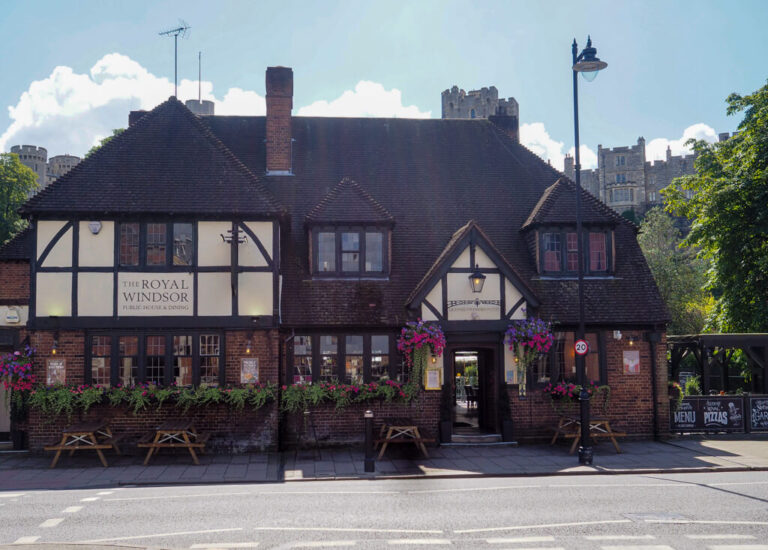 The Best Historic Old Pubs in Windsor and Eton 2024 Map & Family