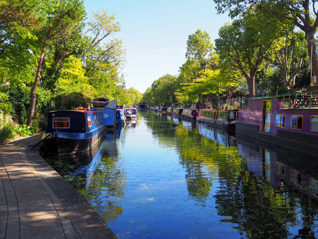 Peaceful view of canal and canalboats in Little Venice. Copyright 2024@mapandfamily.com 