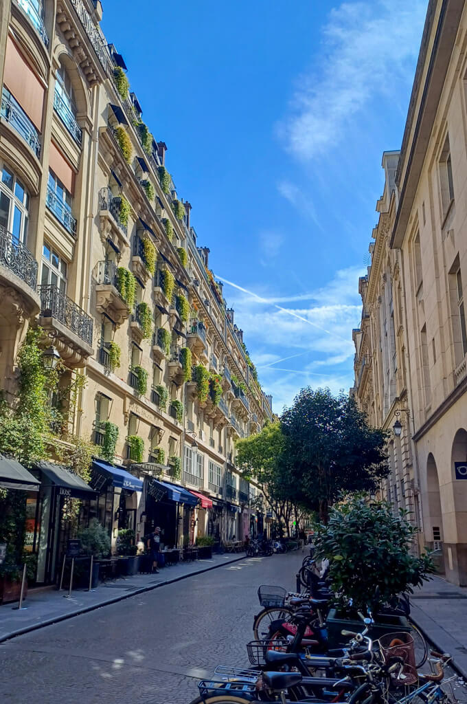 A pretty street in Pariis with window boxes and bicycles. Copyright@2025 MapandFamily