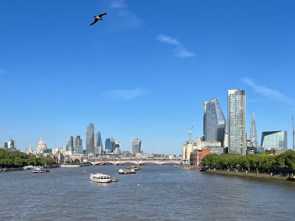 View of river Thames with blue sky and Blackfriars bridge in distance.Copyright2026@mapandfamily.com 